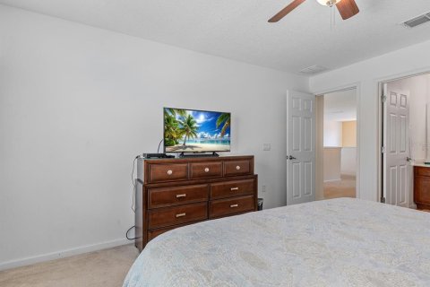 House in Davenport, Florida 6 bedrooms, 267.19 sq.m. № 1658251 - photo 24