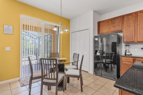 House in Davenport, Florida 6 bedrooms, 267.19 sq.m. № 1658251 - photo 8