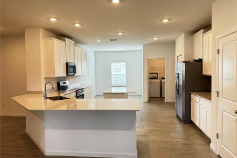 Villa ou maison à louer à Dunnellon, Floride: 4 chambres, 212.75 m2 № 2378288 - photo 2