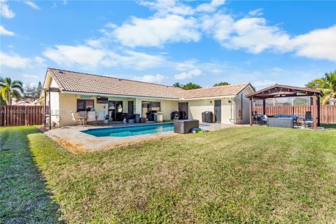 House in Coral Springs, Florida 4 bedrooms, 186.27 sq.m. № 2026736 - photo 6