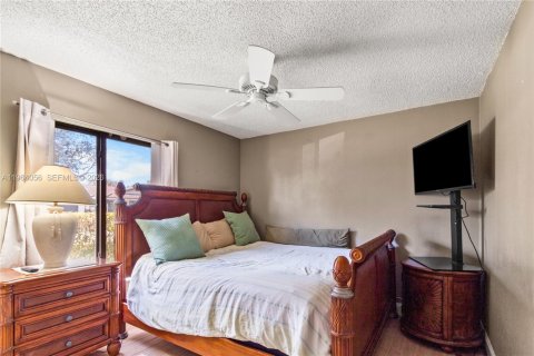 House in Coral Springs, Florida 4 bedrooms, 186.27 sq.m. № 2026736 - photo 15