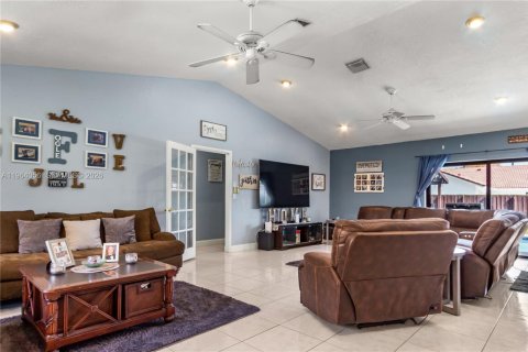 House in Coral Springs, Florida 4 bedrooms, 186.27 sq.m. № 2026736 - photo 7