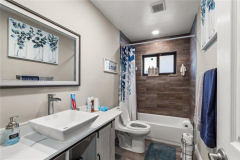 House in Coral Springs, Florida 4 bedrooms, 186.27 sq.m. № 2026736 - photo 16