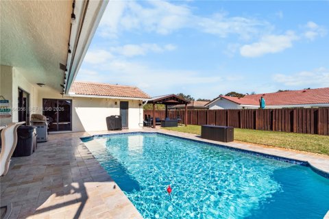 House in Coral Springs, Florida 4 bedrooms, 186.27 sq.m. № 2026736 - photo 4