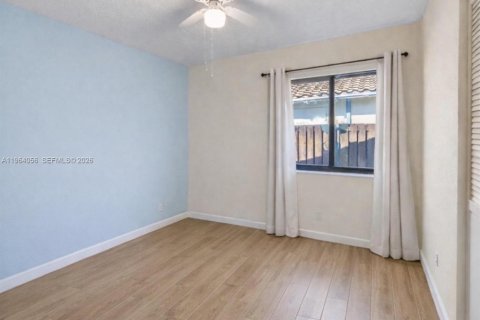 House in Coral Springs, Florida 4 bedrooms, 186.27 sq.m. № 2026736 - photo 17