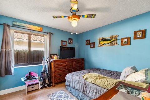 House in Coral Springs, Florida 4 bedrooms, 186.27 sq.m. № 2026736 - photo 18