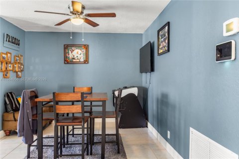 House in Coral Springs, Florida 4 bedrooms, 186.27 sq.m. № 2026736 - photo 12