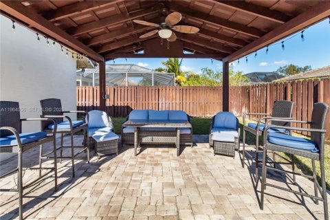 House in Coral Springs, Florida 4 bedrooms, 186.27 sq.m. № 2026736 - photo 5