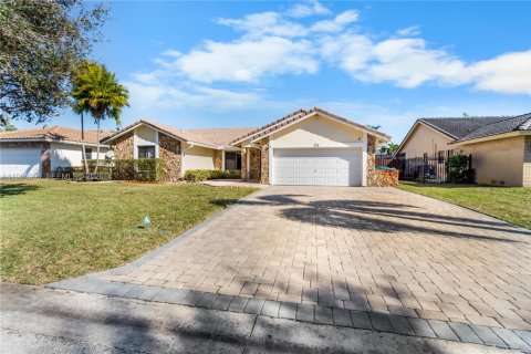 House in Coral Springs, Florida 4 bedrooms, 186.27 sq.m. № 2026736 - photo 2