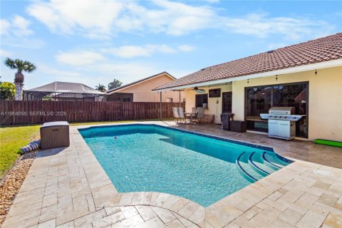 House in Coral Springs, Florida 4 bedrooms, 186.27 sq.m. № 2026736 - photo 3