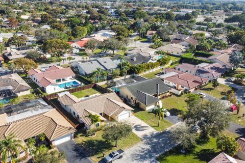 House in Coral Springs, Florida 4 bedrooms, 186.27 sq.m. № 2026736 - photo 28