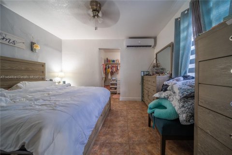 House in Hialeah, Florida 4 bedrooms, 136.94 sq.m. № 1984854 - photo 22