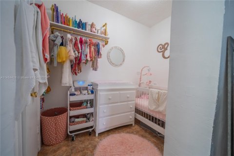 House in Hialeah, Florida 4 bedrooms, 136.94 sq.m. № 1984854 - photo 23