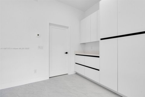 Casa en venta en Lehigh Acres, Florida, 3 dormitorios № 1946646 - foto 3