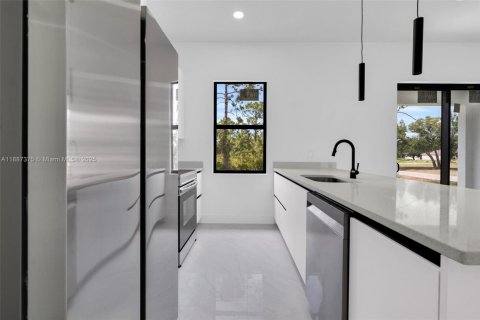 Casa en venta en Lehigh Acres, Florida, 3 dormitorios № 1946646 - foto 5