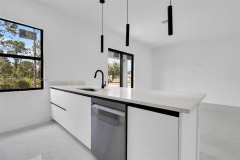 Casa en venta en Lehigh Acres, Florida, 3 dormitorios № 1946646 - foto 6