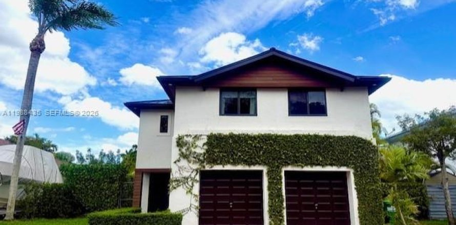 Дом в Майами, Флорида 4 спальни, 217.58м2 № 2051022