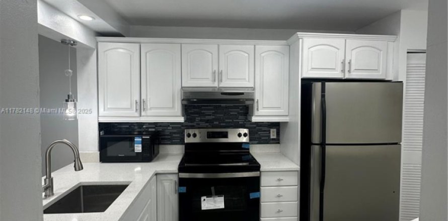 Condominio en Miami, Florida, 2 dormitorios № 1868735