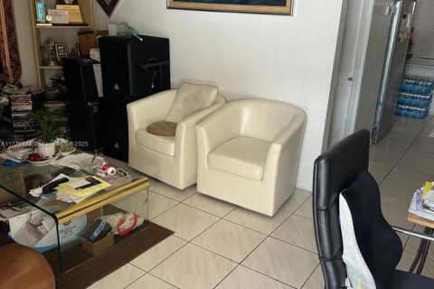 Commercial property in Miami, Florida № 1704699 - photo 7