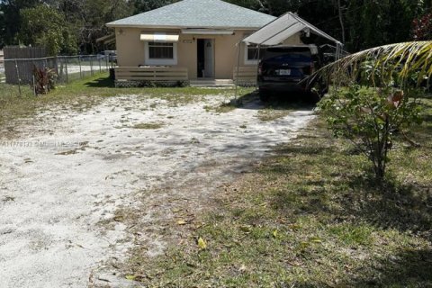 Commercial property in Miami, Florida № 1704699 - photo 4