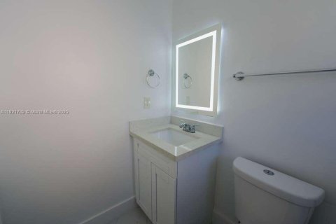 House in Miami, Florida 2 bedrooms, 83.61 sq.m. № 1975699 - photo 7