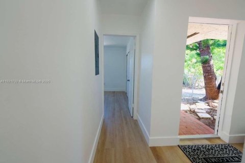 House in Miami, Florida 2 bedrooms, 83.61 sq.m. № 1975699 - photo 10