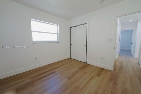 House in Miami, Florida 2 bedrooms, 83.61 sq.m. № 1975699 - photo 8