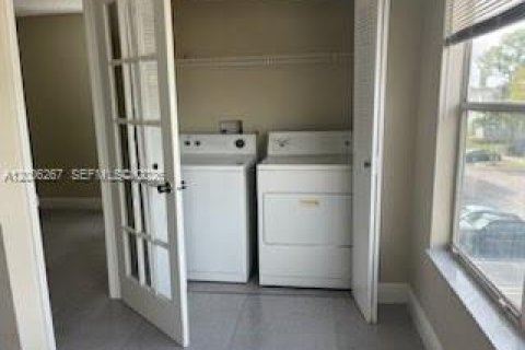 Снять в аренду кондоминиум в Уэст-Палм-Бич, Флорида 2 спальни, 84.45м2, № 2076187 - фото 6