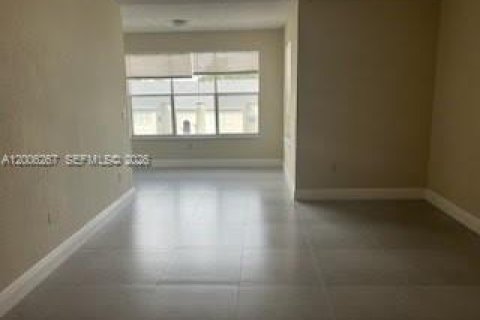 Снять в аренду кондоминиум в Уэст-Палм-Бич, Флорида 2 спальни, 84.45м2, № 2076187 - фото 3