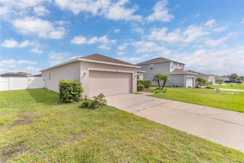 Villa ou maison à vendre à Kissimmee, Floride: 3 chambres, 140.28 m2 № 2408913 - photo 3