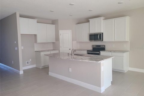 House in Lakewood Ranch, Florida 4 bedrooms, 189.99 sq.m. № 2202768 - photo 17