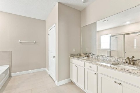 House in Lakewood Ranch, Florida 4 bedrooms, 189.99 sq.m. № 2202768 - photo 24