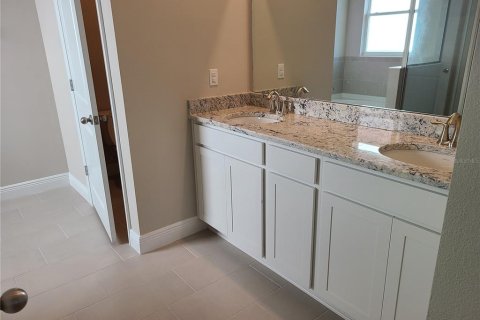House in Lakewood Ranch, Florida 4 bedrooms, 189.99 sq.m. № 2202768 - photo 7
