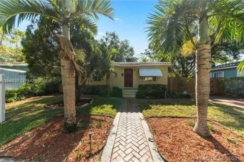 House in North Miami, Florida 2 bedrooms, 78.87 sq.m. № 1999594