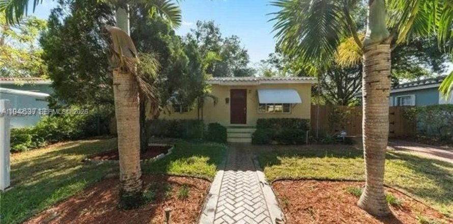House in North Miami, Florida 2 bedrooms, 78.87 sq.m. № 1999594