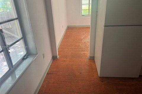 House in North Miami, Florida 2 bedrooms, 78.87 sq.m. № 1999594 - photo 5