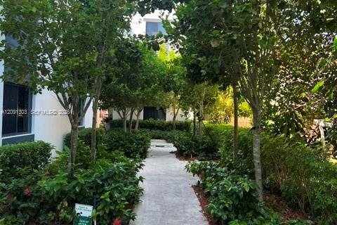 Apartment in Miami, Florida 1 bedroom, 65.03 sq.m. № 2375307 - photo 2