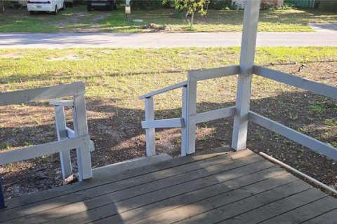 House in Frostproof, Florida 3 bedrooms, 117.8 sq.m. № 2167745 - photo 2
