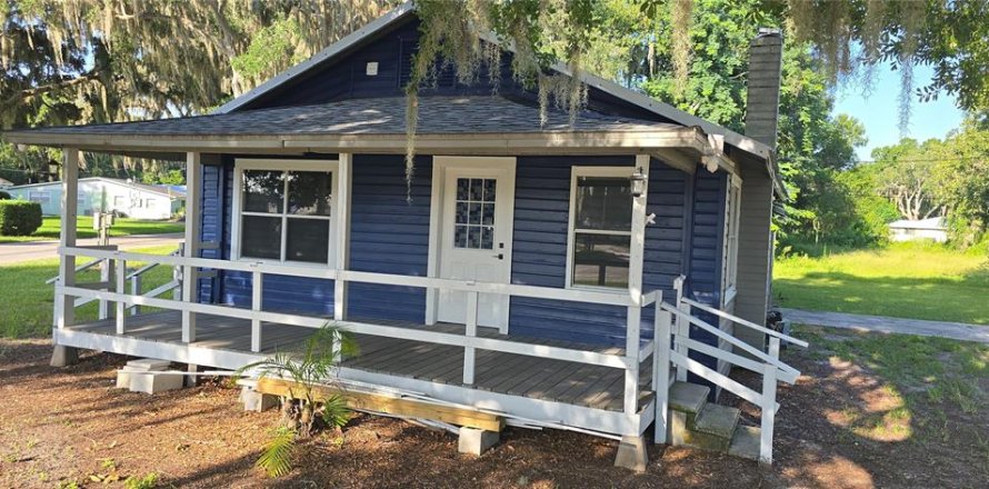 House in Frostproof, Florida 3 bedrooms, 117.8 sq.m. № 2167745