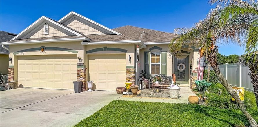 Casa en Auburndale, Florida 3 dormitorios, 161 m2 № 2199452
