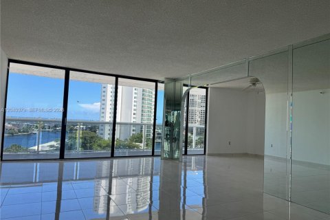 Condo in Aventura, Florida, 2 bedrooms  № 2086630 - photo 10