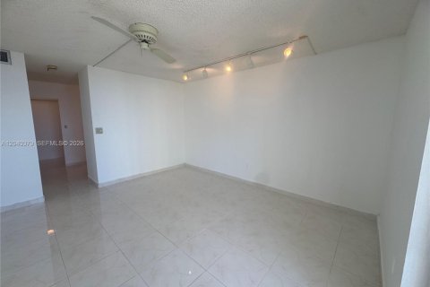 Condo in Aventura, Florida, 2 bedrooms  № 2086630 - photo 12