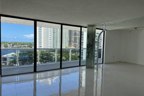 Condo in Aventura, Florida, 2 bedrooms  № 2086630 - photo 9