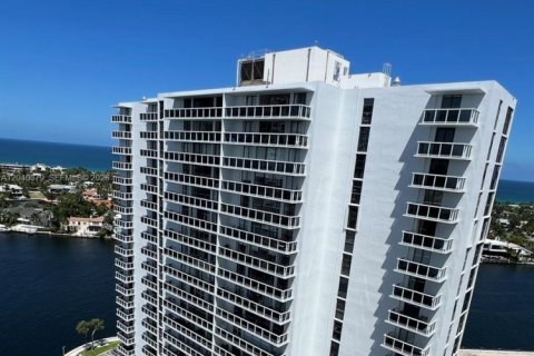 Condo in Aventura, Florida, 2 bedrooms  № 2086630 - photo 18