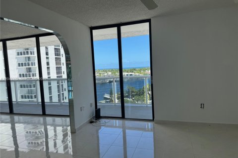 Condo in Aventura, Florida, 2 bedrooms  № 2086630 - photo 11