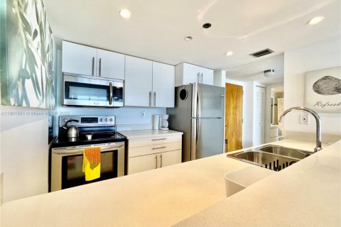 Condominio en alquiler en North Bay Village, Florida, 2 dormitorios, 95.69 m2 № 1953462 - foto 15