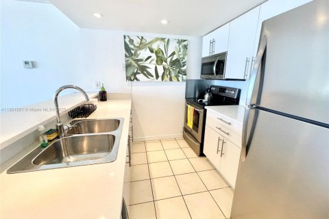 Condominio en alquiler en North Bay Village, Florida, 2 dormitorios, 95.69 m2 № 1953462 - foto 16