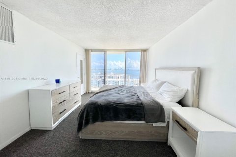 Condominio en alquiler en North Bay Village, Florida, 2 dormitorios, 95.69 m2 № 1953462 - foto 26