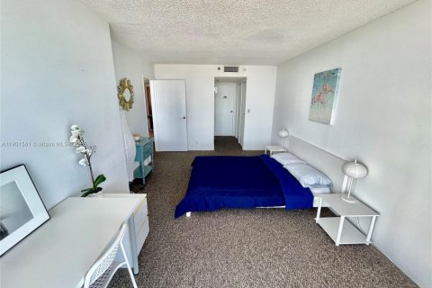 Condominio en alquiler en North Bay Village, Florida, 2 dormitorios, 95.69 m2 № 1953462 - foto 19