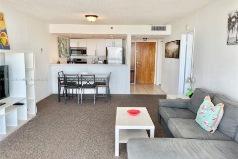 Condominio en alquiler en North Bay Village, Florida, 2 dormitorios, 95.69 m2 № 1953462 - foto 10